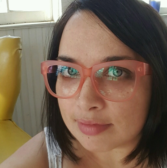 Meet your Posher, Carly - Picture 1 of 1